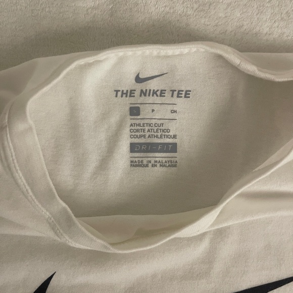 Nike Women’s T-Shirt
Gently worn.
Cute & comfy! - Picture 3 of 3